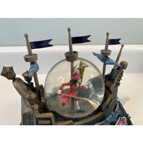Disney 2012 Peter Pan Peter’s Perilous Plight Hallmark Wonders Snow Globe Book - Picture 8 of 9